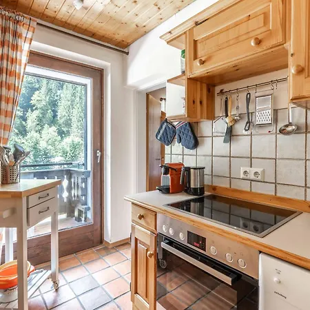 Cozy Wood Apartment *